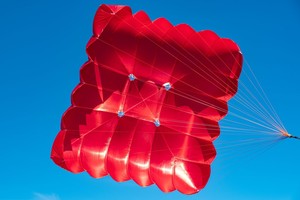 QUATRO LIGHT раскрыт Раскрытый квадратный запасной парашют Sky Paragliders QUATRO LIGHT