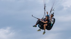 TWIN 2 evo в тандемном полёте Тандемный полёт: пилот в подвеске TWIN 2 evo и пассажир